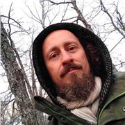 Profesor de yoga y meditación con amplia formación y experiencia, para todos los niveles